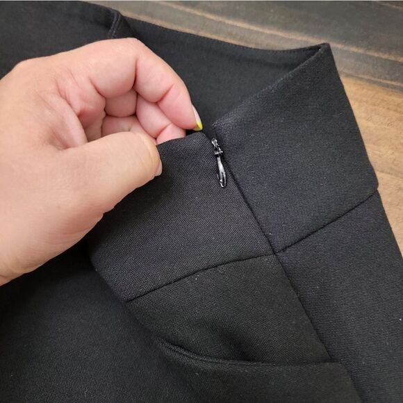 Loft Mini Skirt Solid Black With 2 Side Pockets and Side Zipper A-line Size 10 - Picture 5 of 8